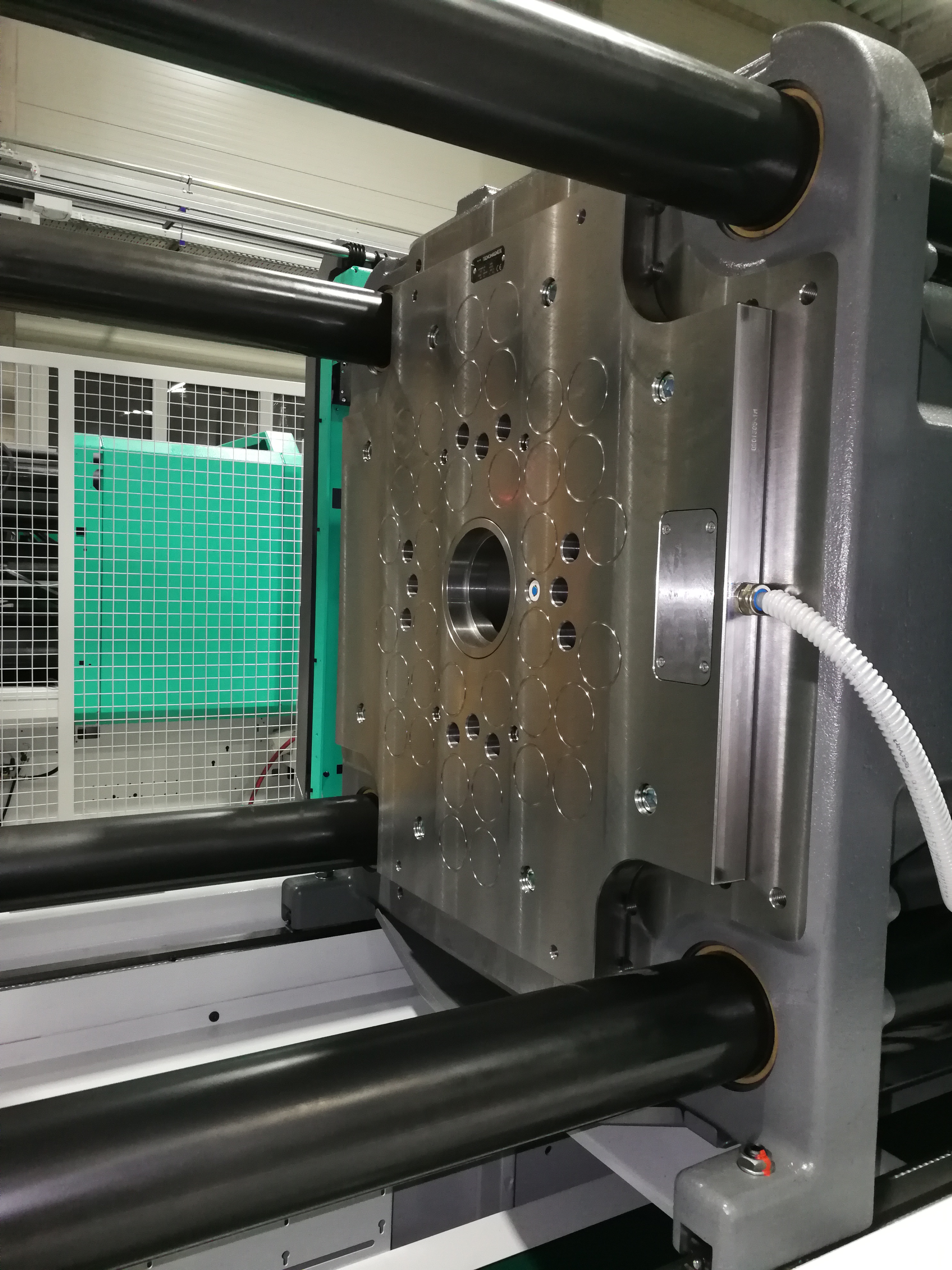 PressTec PT elektro-permanens mágneses szerszámrögzítő rendszer Arburg fröccsöntőgépen
